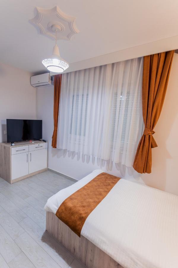 פריזאי City Hotel מראה חיצוני תמונה