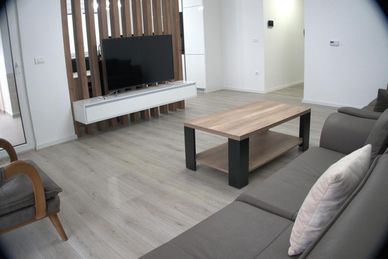 פריזאי City Hotel מראה חיצוני תמונה