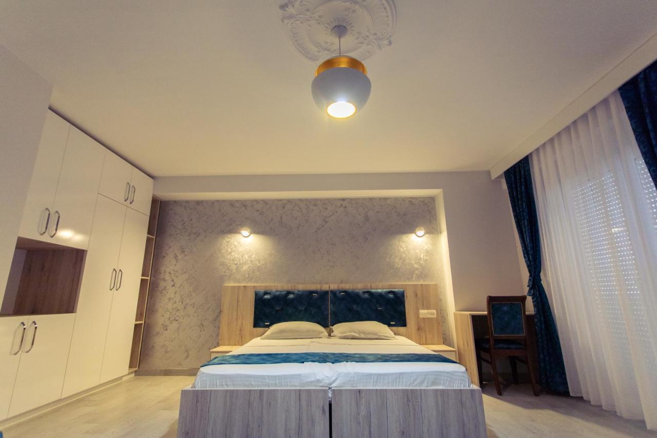 פריזאי City Hotel מראה חיצוני תמונה