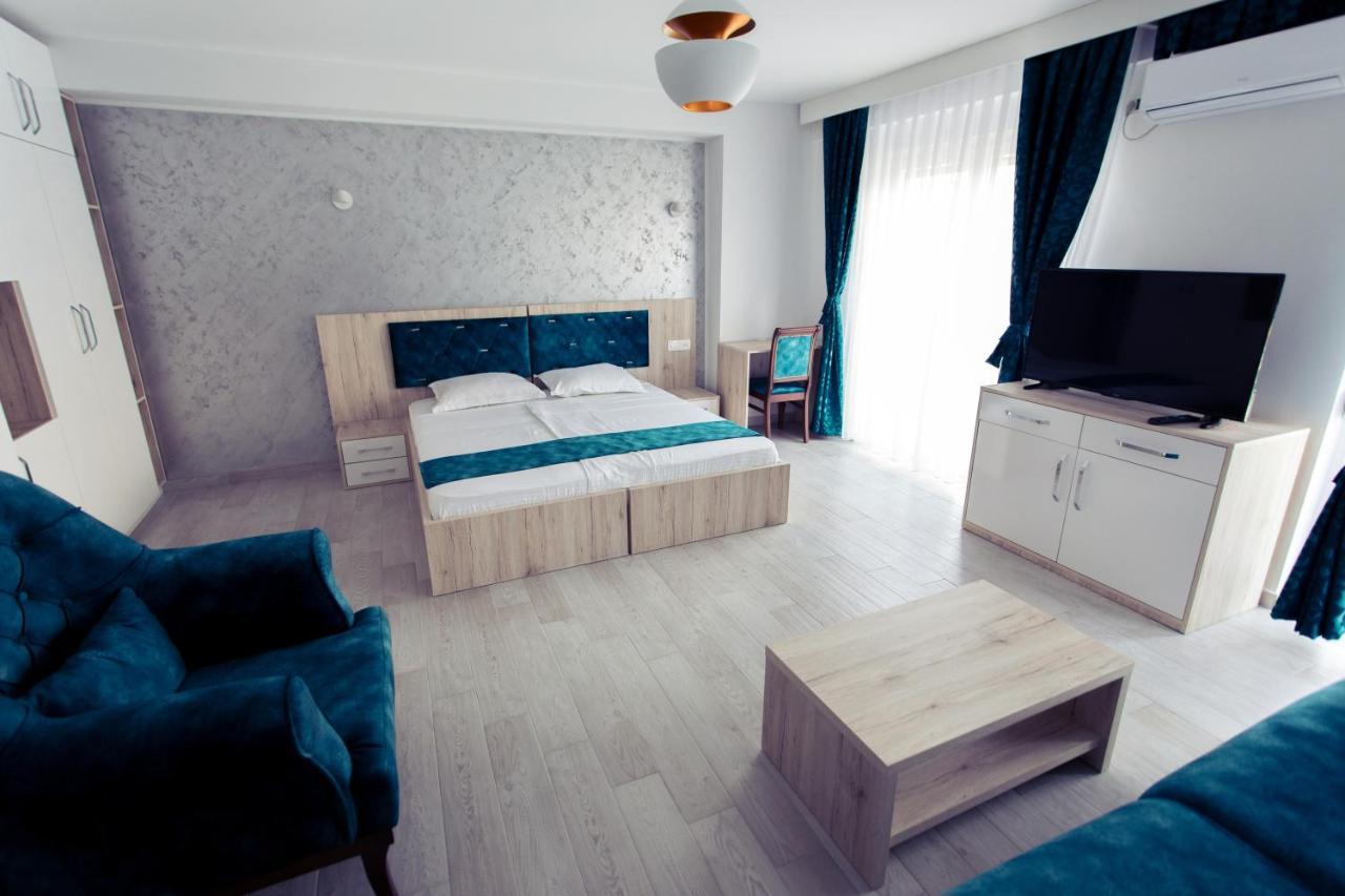 פריזאי City Hotel מראה חיצוני תמונה