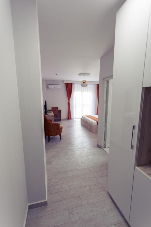 פריזאי City Hotel מראה חיצוני תמונה
