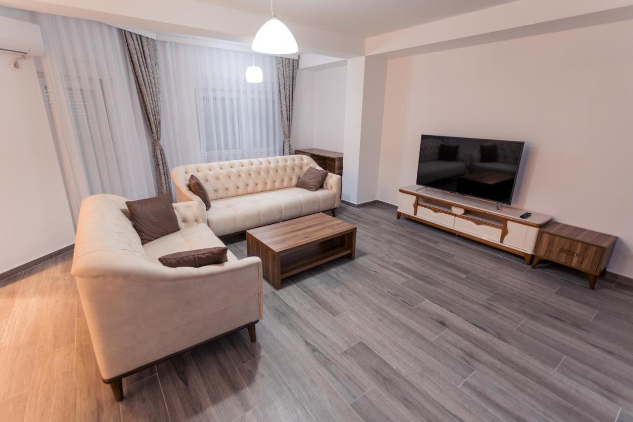 פריזאי City Hotel מראה חיצוני תמונה
